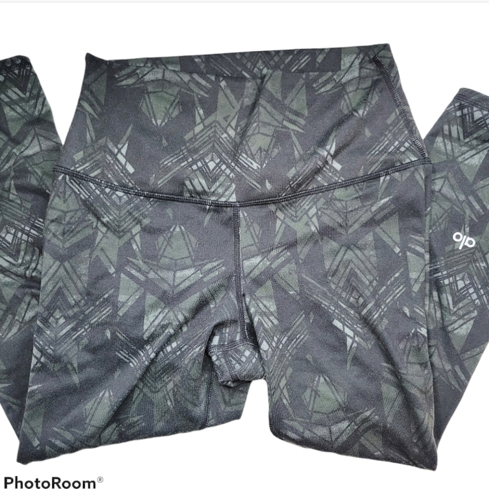 Alo yoga green and black geometric leggings